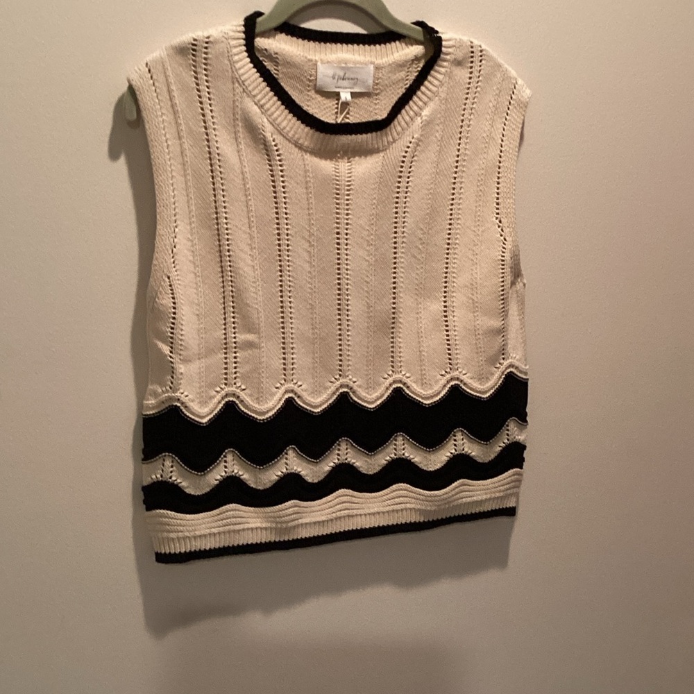 NWT Sleeveless Knit Shell with Scallop Stripe Detail - Cream/Black size small